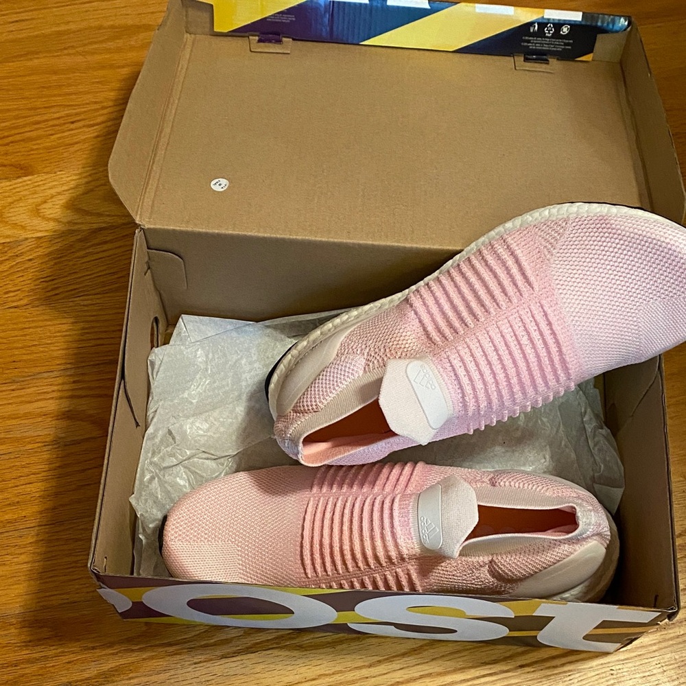 Adidas UltraBOOST Laceless pink Sneakers size 10 NIB